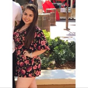 American Eagle floral romper 💐